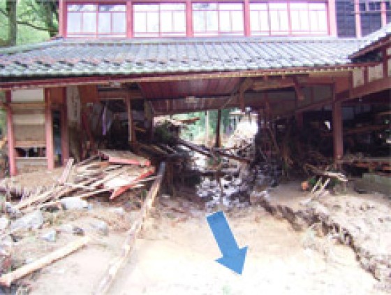 民家の中を濁流が通過した後のようす （池田町松ヶ谷地区）