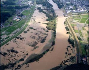 福知山市池部・荒河付近 和久川合流