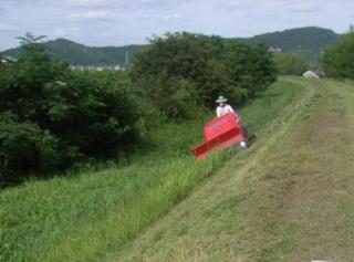 堤防刈草堆肥　 無償配布