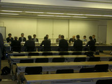 ���_�������r�Ζʑ΍􌟓��ψ���̗l�q