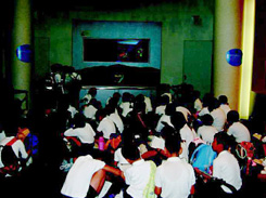 �_���̖������w�ԃR�[�i�[