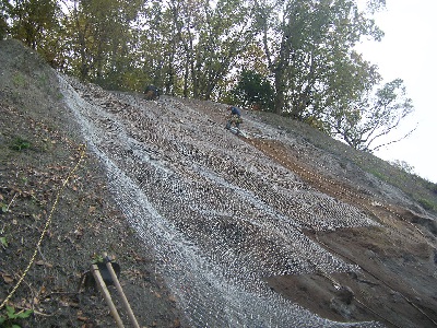 法面対策(法枠+アンカー)