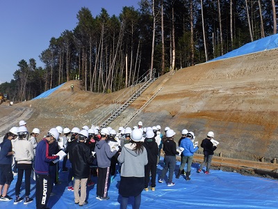 建設現場を間近で見学