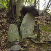 一針薬師笠石仏