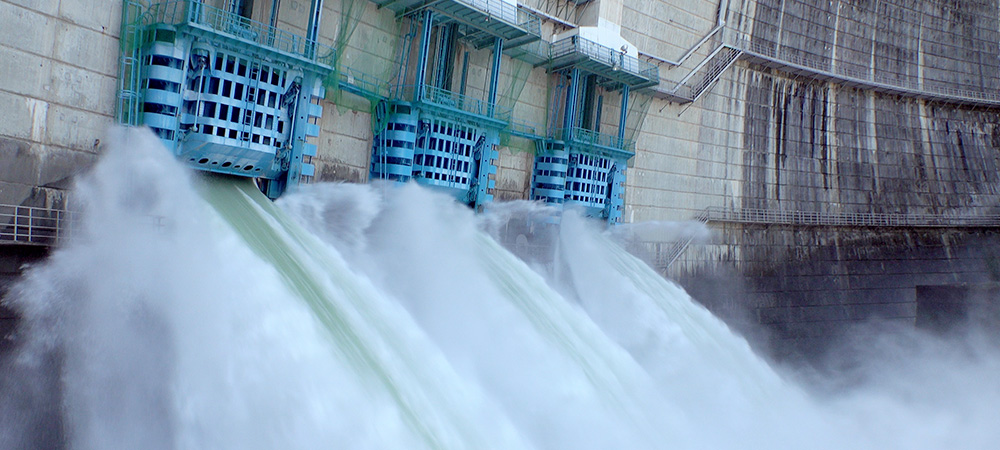 天ケ瀬ダムの放流